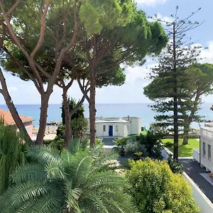 Apartment Borgo Paradiso Holidays, Diano Marina